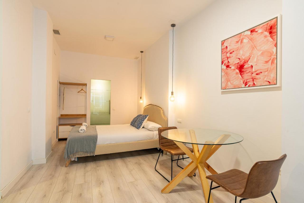 Апартаменты Urbe10 Plaza De La Constucion Premium Loft Малага Экстерьер фото